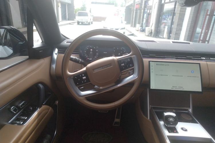 Used Land Rover Range 2024 3.0 L6 400 PS Prestige Extended Version 7-Seater Steering Wheel