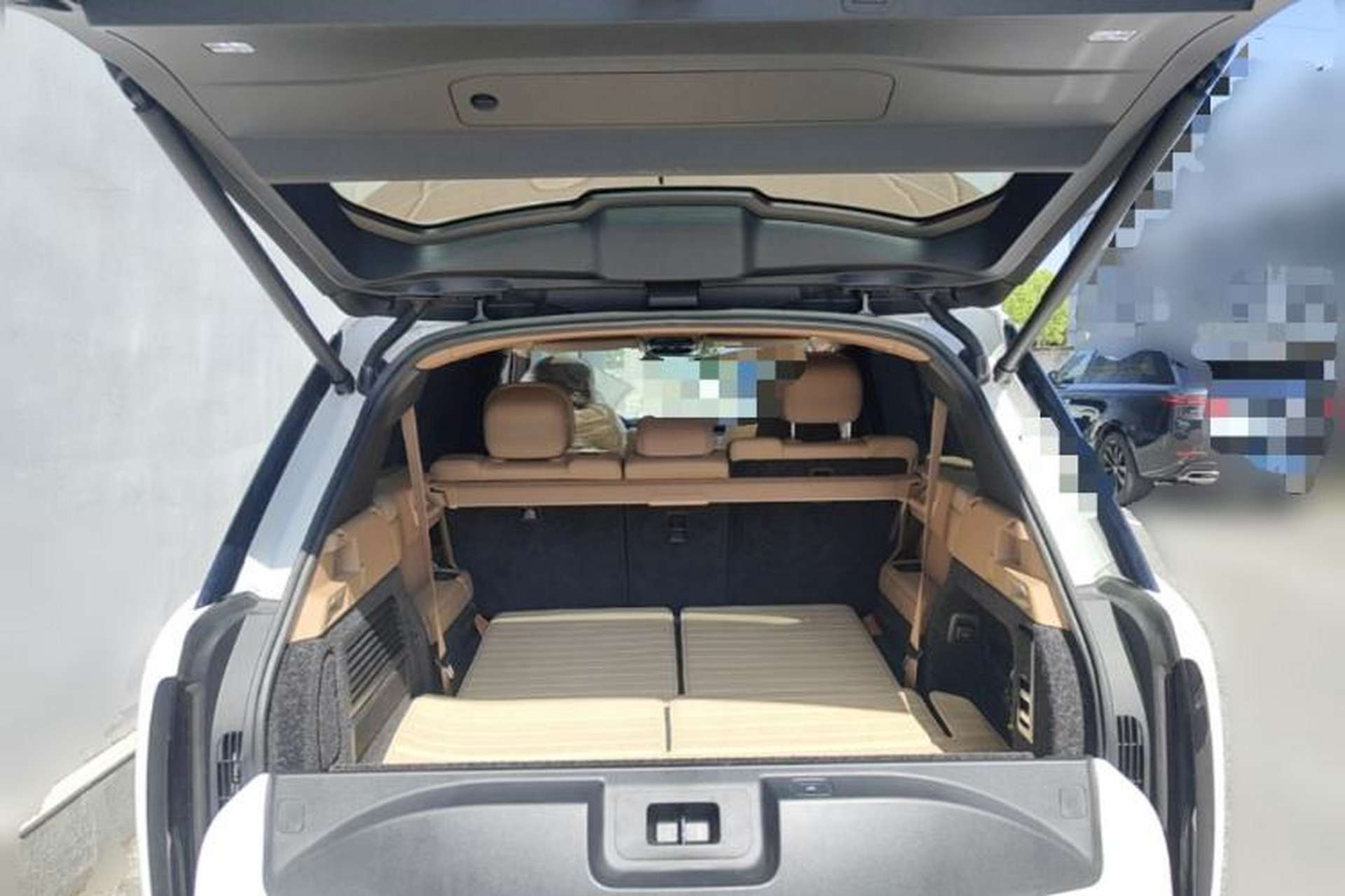 Used Land Rover Range 2024 3.0 L6 400 PS Prestige Extended Version 7-Seater Trunk