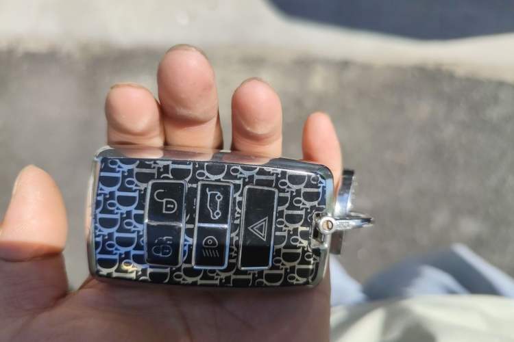 Used Land Rover Range 2024 3.0 L6 400 PS Extended Version Vehicle Key