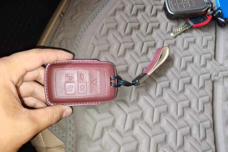 Used Land Rover Range 2024 3.0 L6 400 PS Prestige Extended Version 7-Seater Vehicle Key