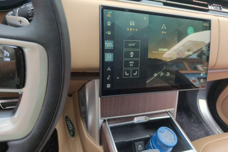 Used Land Rover Range 2025 3.0 L6 400 PS Extended Luxury Edition Audio And AC Panel