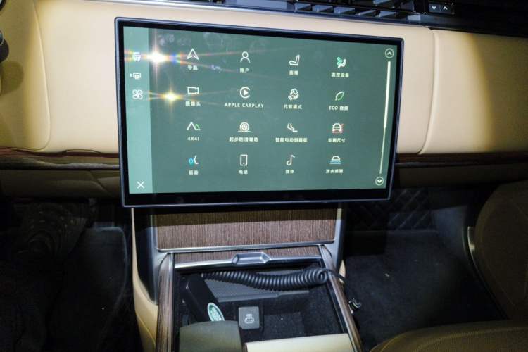 Used Land Rover Range 2025 3.0 L6 400 PS Extended Luxury Version 7-Seater Audio And AC Panel