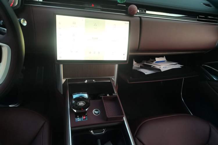 Used Land Rover Range 2025 3.0 L6 400 PS Extended-Length Genesis Edition Audio And AC Panel