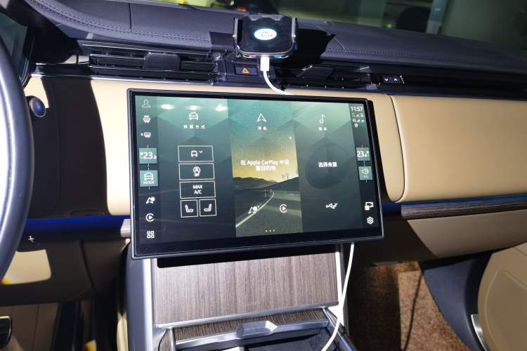 Used Land Rover Range 2025 3.0 L6 400 PS Extended Luxury Edition Audio And AC Panel
