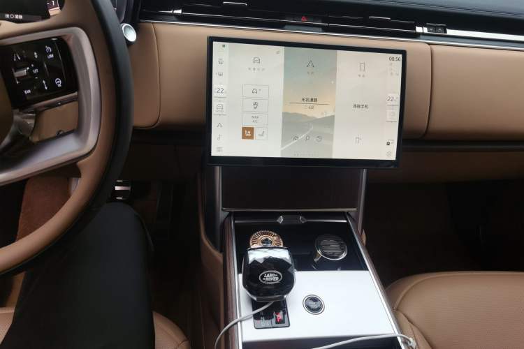 Used Land Rover Range 2025 3.0 L6 400 PS Extended-Length Genesis Edition Audio And AC Panel