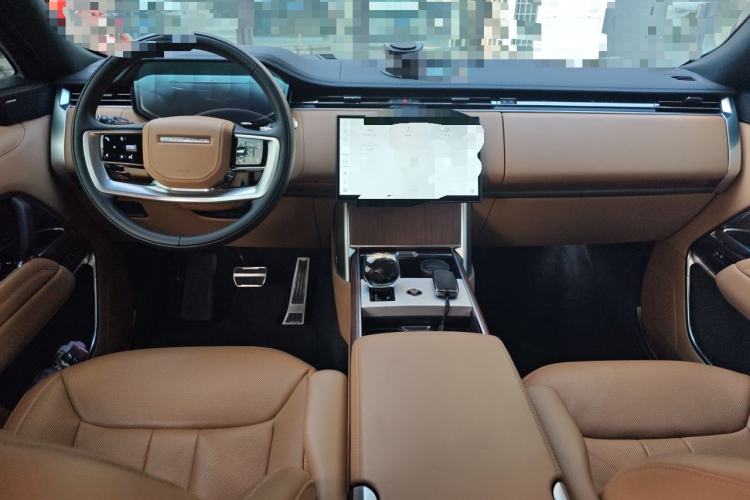 Used Land Rover Range 2025 3.0 L6 400 PS Extended Luxury Edition Center Console