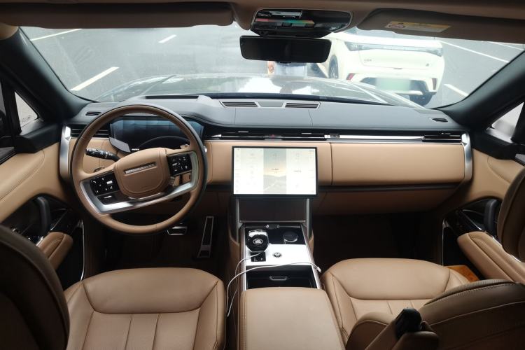 Used Land Rover Range 2025 3.0 L6 400 PS Extended-Length Genesis Edition Center Console