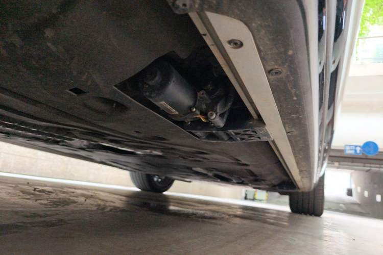 Used Land Rover Range 2025 3.0 L6 400 PS Extended-Length Genesis Edition Chassis Rear Right