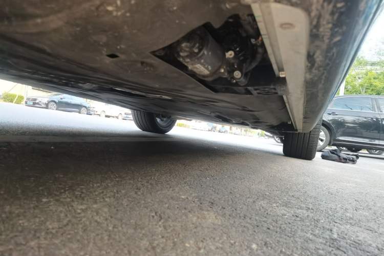 Used Land Rover Range 2025 3.0 L6 400 PS Extended-Length Genesis Edition Chassis Rear Right