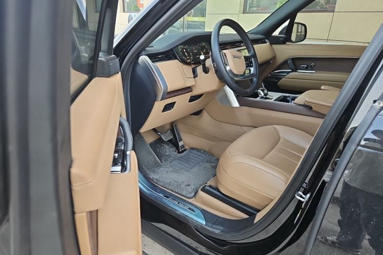 Used Land Rover Range 2025 3.0 L6 400 PS Extended Luxury Edition Driver Seat
