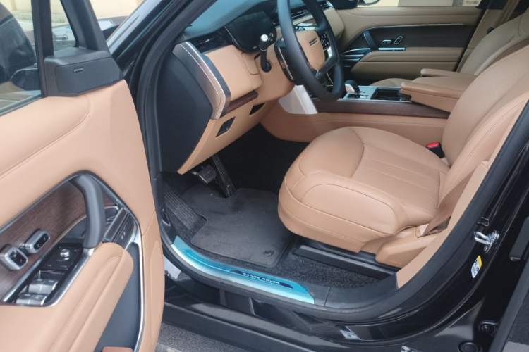 Used Land Rover Range 2025 3.0 L6 360 PS Grand Edition Driver Seat