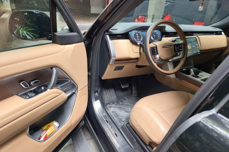 Used Land Rover Range 2025 3.0 L6 400 PS Extended-Length Genesis Edition Driver Seat