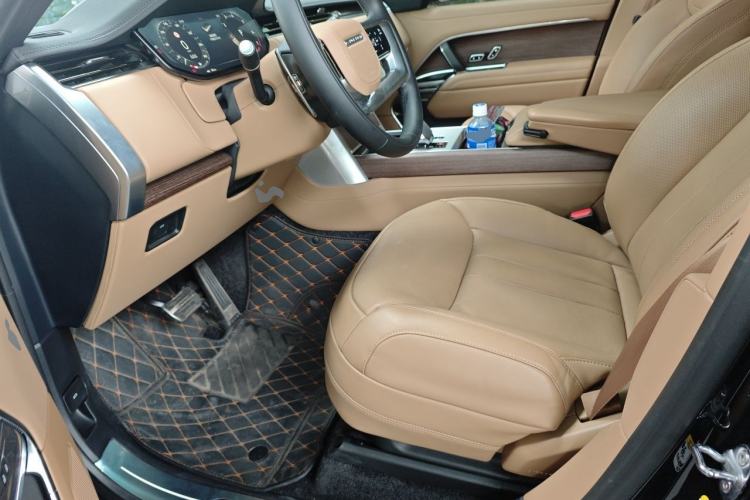 Used Land Rover Range 2025 3.0 L6 400 PS Extended Luxury Edition Driver Seat