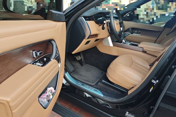 Used Land Rover Range 2025 3.0 L6 400 PS Extended Luxury Edition Driver Seat