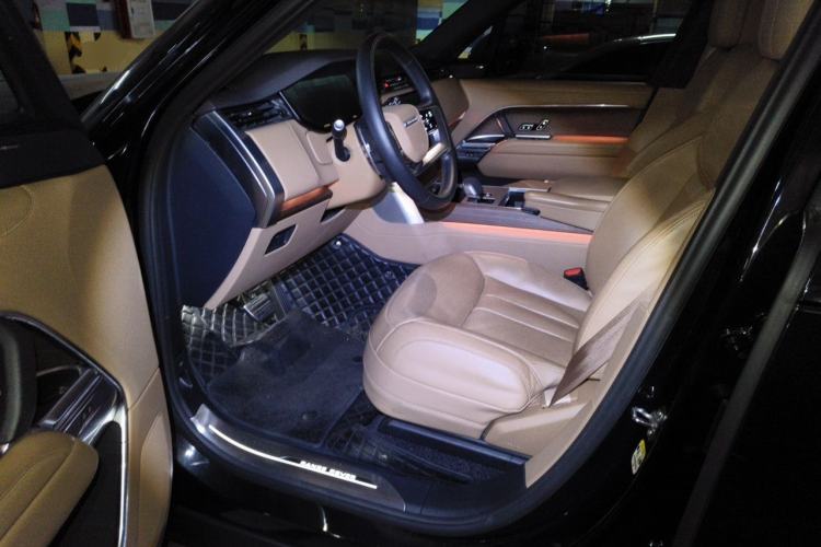 Used Land Rover Range 2025 3.0 L6 400 PS Extended Luxury Version 7-Seater Driver Seat