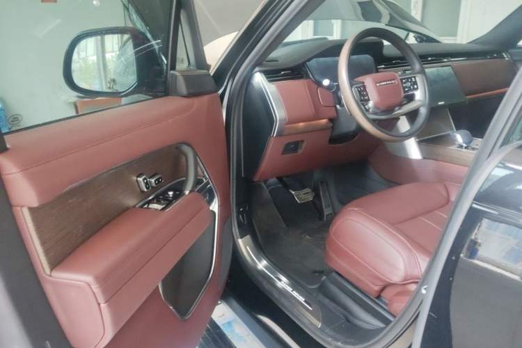 Used Land Rover Range 2025 3.0 L6 400 PS Extended Luxury Edition Driver Seat