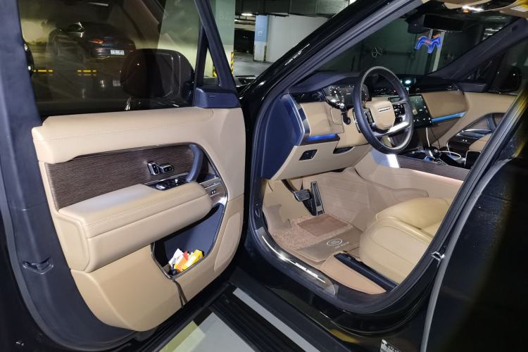 Used Land Rover Range 2025 3.0 L6 400 PS Extended Luxury Edition Driver Seat