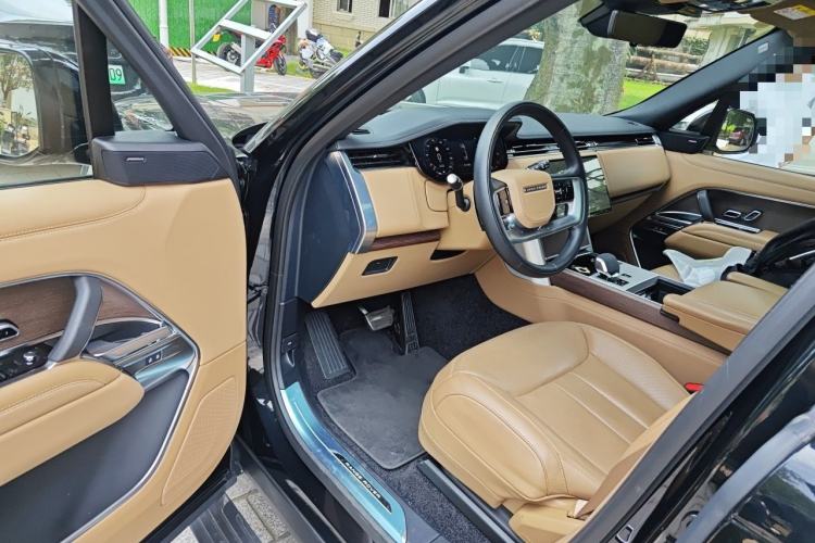 Used Land Rover Range 2025 3.0 L6 400 PS Extended Luxury Edition Driver Seat