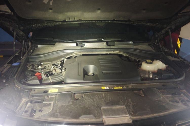 Used Land Rover Range 2025 3.0 L6 400 PS Extended Luxury Edition Engine Bay
