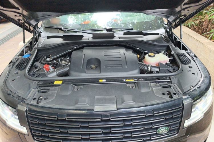 Used Land Rover Range 2025 3.0 L6 400 PS Extended-Length Genesis Edition Engine Bay