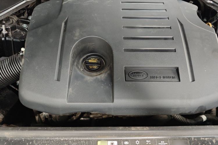Used Land Rover Range 2025 3.0 L6 400 PS Extended Luxury Edition Engine Bay