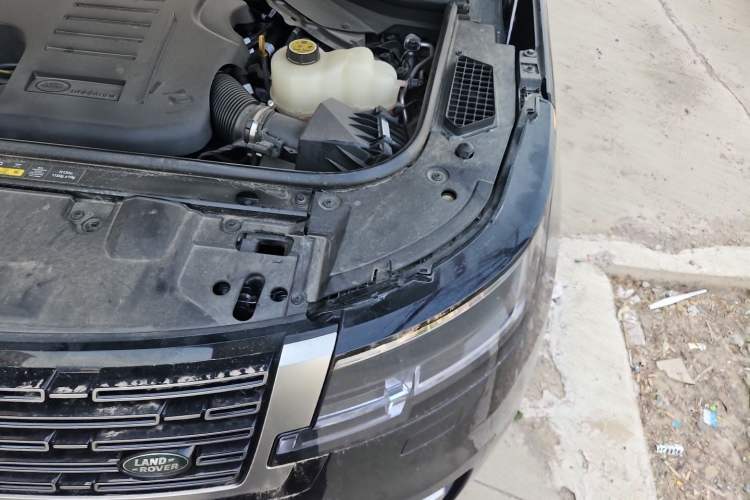 Used Land Rover Range 2025 3.0 L6 400 PS Extended Luxury Edition Engine Bay Left