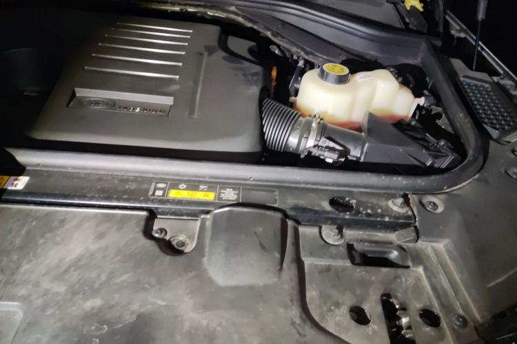 Used Land Rover Range 2025 3.0 L6 400 PS Extended Luxury Version 7-Seater Engine Bay Left