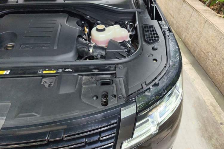 Used Land Rover Range 2025 3.0 L6 400 PS Extended-Length Genesis Edition Engine Bay Left