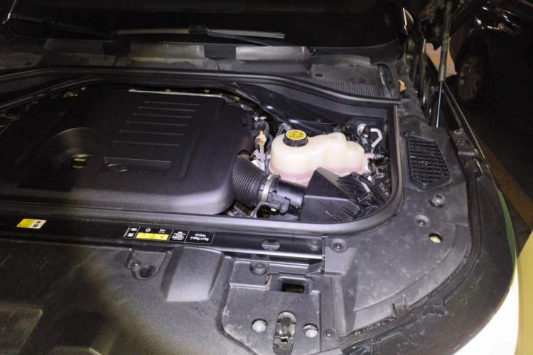 Used Land Rover Range 2025 3.0 L6 400 PS Extended Luxury Version 7-Seater Engine Bay Left