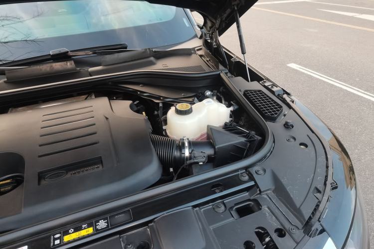 Used Land Rover Range 2025 3.0 L6 400 PS Extended-Length Genesis Edition Engine Bay Left