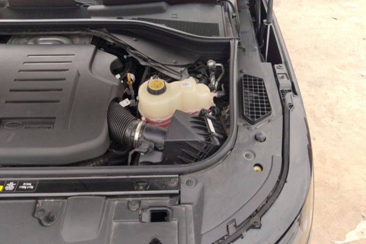 Used Land Rover Range 2025 3.0 L6 400 PS Extended Luxury Edition Engine Bay Left