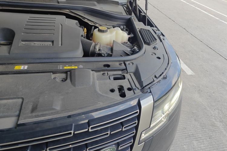 Used Land Rover Range 2025 3.0 L6 400 PS Extended Luxury Edition Engine Bay Left