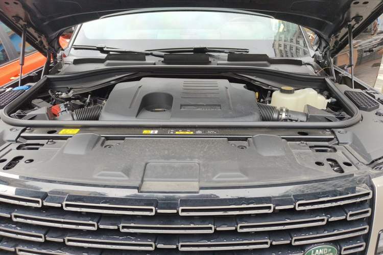 Used Land Rover Range 2025 3.0 L6 400 PS Extended Luxury Edition Engine Bay