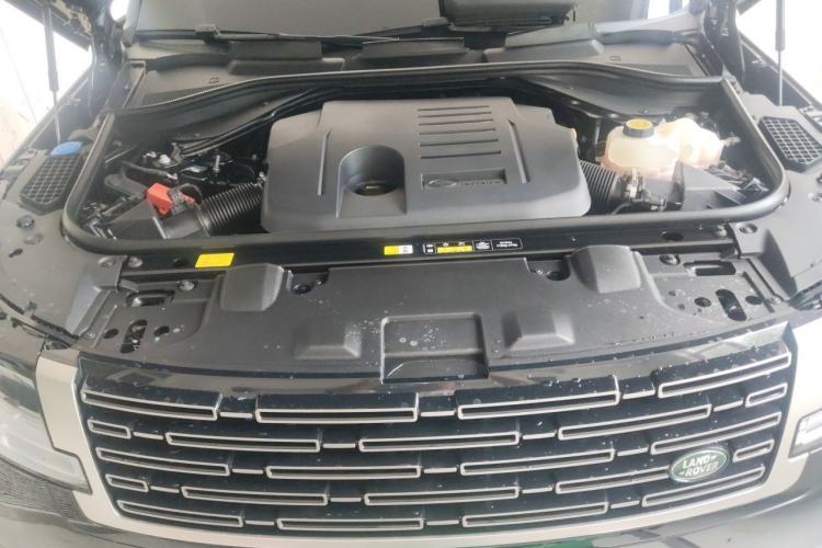 Used Land Rover Range 2025 3.0 L6 400 PS Extended Luxury Edition Engine Bay