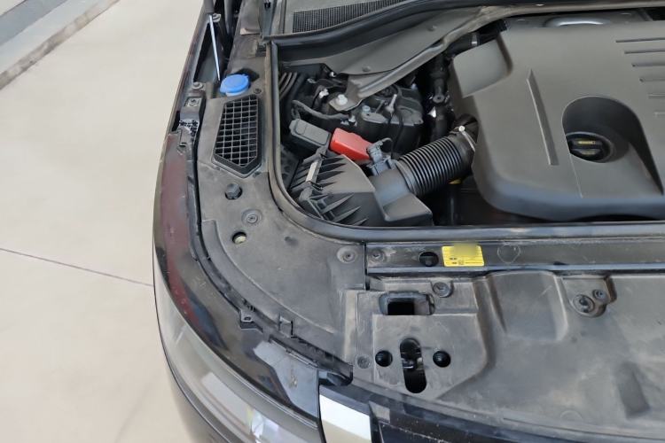 Used Land Rover Range 2025 3.0 L6 400 PS Extended Luxury Edition Engine Bay Right