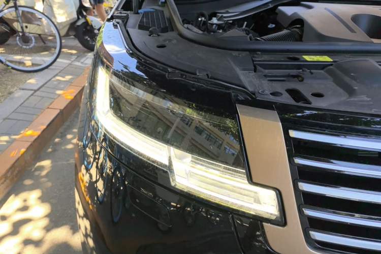 Used Land Rover Range 2025 3.0 L6 400 PS Extended Luxury Edition Engine Bay Right