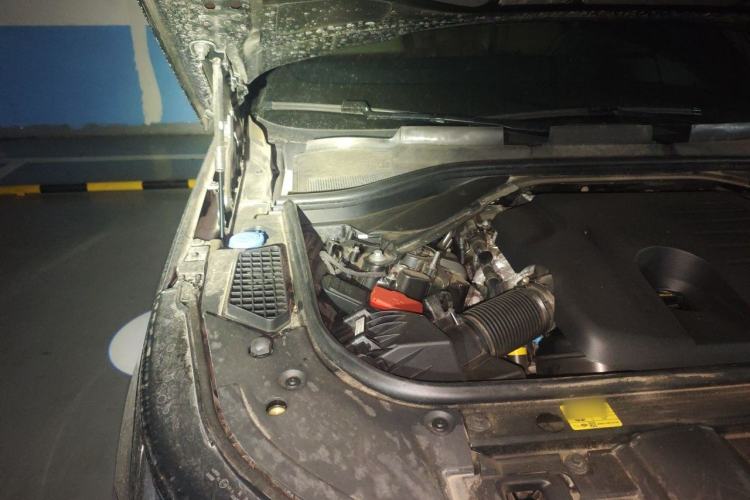 Used Land Rover Range 2025 3.0 L6 400 PS Extended Luxury Edition Engine Bay Right