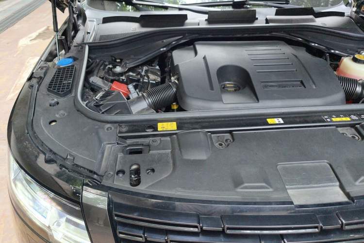 Used Land Rover Range 2025 3.0 L6 400 PS Extended-Length Genesis Edition Engine Bay Right