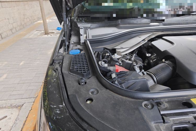 Used Land Rover Range 2025 3.0 L6 400 PS Extended Luxury Edition Engine Bay Right