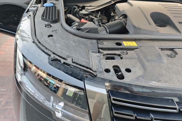 Used Land Rover Range 2025 3.0 L6 400 PS Extended Luxury Edition Engine Bay Right