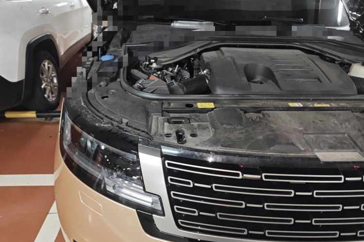 Used Land Rover Range 2025 3.0 L6 400 PS Extended Luxury Edition Engine Bay Right
