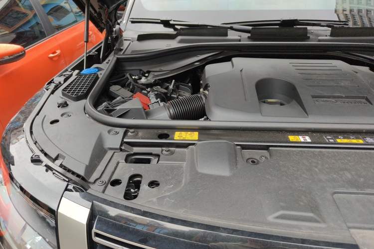 Used Land Rover Range 2025 3.0 L6 400 PS Extended Luxury Edition Engine Bay Right