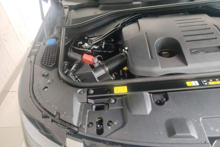 Used Land Rover Range 2025 3.0 L6 400 PS Extended Luxury Edition Engine Bay Right