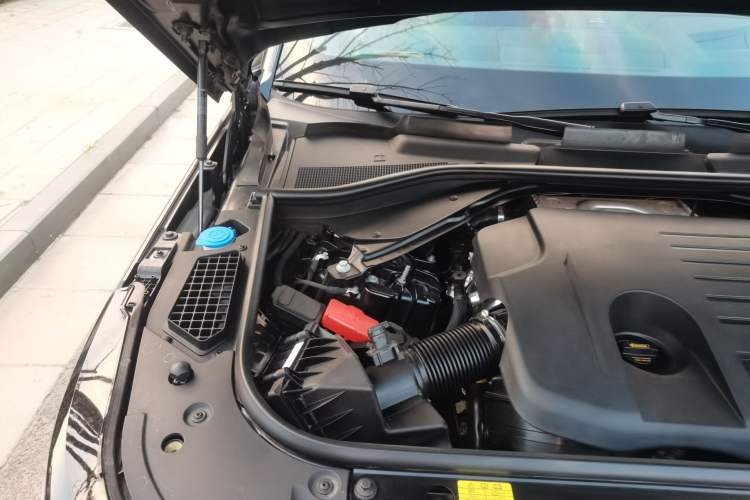 Used Land Rover Range 2025 3.0 L6 400 PS Extended-Length Genesis Edition Engine Bay Right