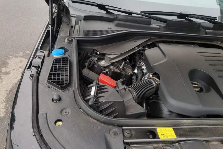 Used Land Rover Range 2025 3.0 L6 400 PS Extended-Length Genesis Edition Engine Bay Right