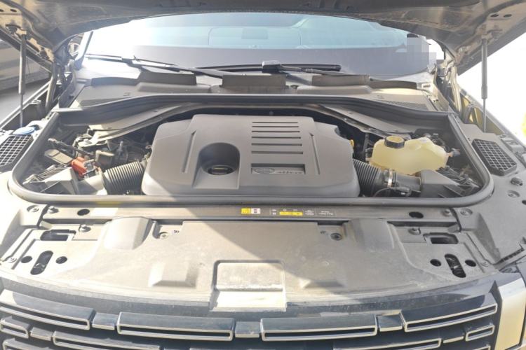 Used Land Rover Range 2025 3.0 L6 400 PS Extended Luxury Version 7-Seater Engine Bay