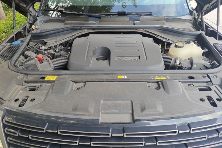 Used Land Rover Range 2025 3.0 L6 400 PS Extended Luxury Edition Engine Bay