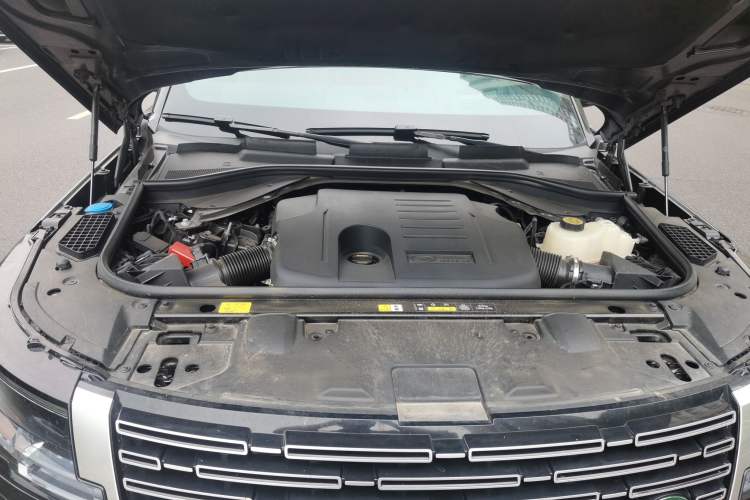 Used Land Rover Range 2025 3.0 L6 400 PS Extended-Length Genesis Edition Engine Bay