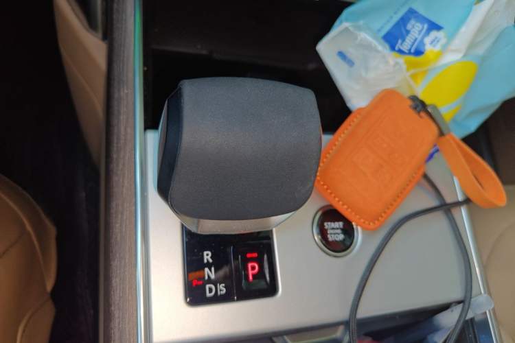 Used Land Rover Range 2025 3.0 L6 400 PS Extended Luxury Edition Gear Lever