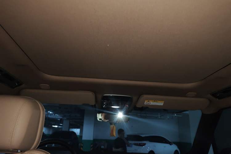 Used Land Rover Range 2025 3.0 L6 400 PS Extended Luxury Edition Headliner